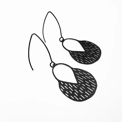 Mini Callisia Earrings in Black