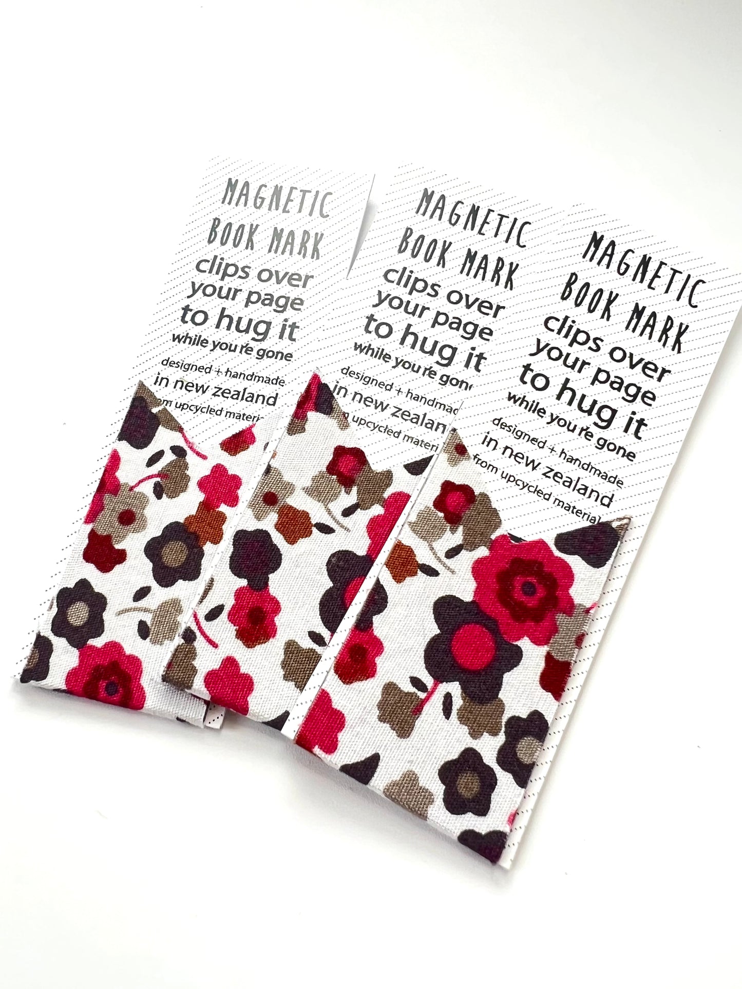 Magnetic bookmark - crimson floral