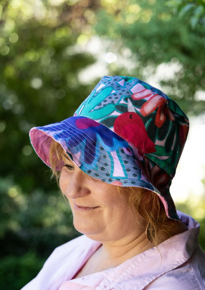 Reversible Bucket Hat - Thin Pin Bubblegum / Wilderness Pink