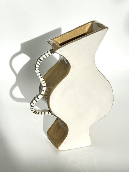 Little Deet ceramic vase - by Formantics