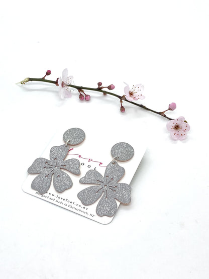 Cleo Drop Flowers - Silver Glitter