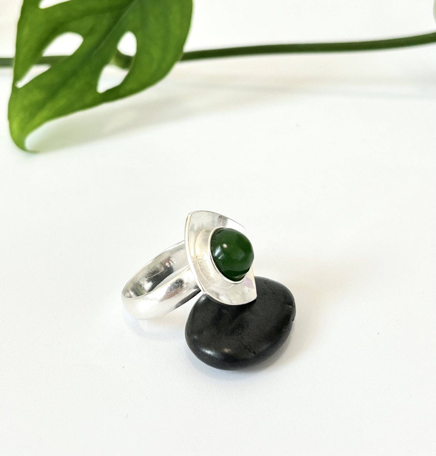 Jade & Sterling Silver Round Dish Ring (RI-RO8)