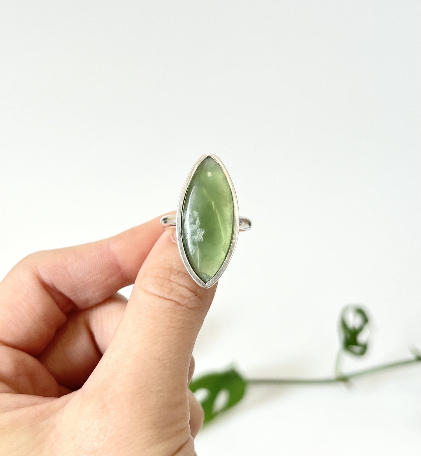 Jade & Sterling Silver Extra Long Pointed Oval Ring (RI-0V9)